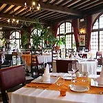Отель La Chaumiere 3*